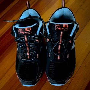 Women’s Size 5.5 NB SNEAKERS